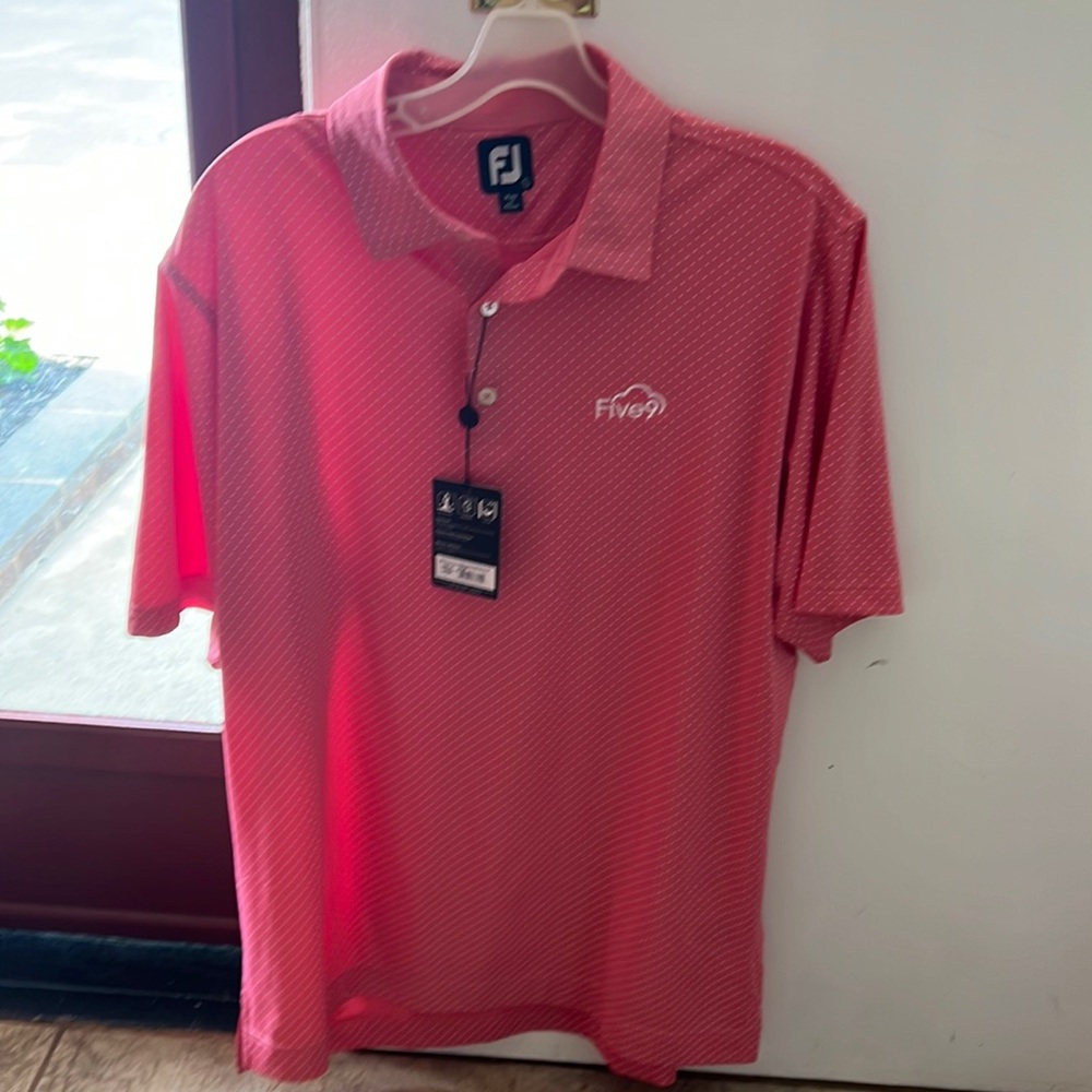 Women’s golf shirt